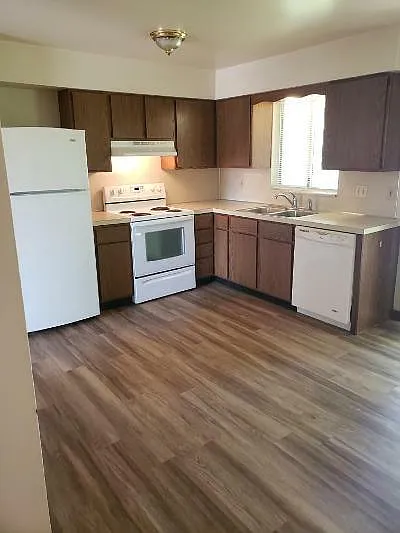 4 Family Apartment Complex — Photo 2