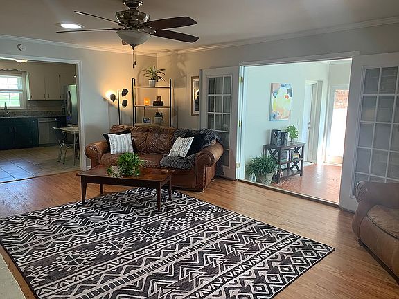 2nd image of 3808 Edgewater Dr