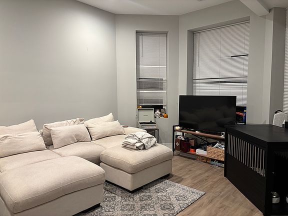 2nd image of 2407 N Kedzie Blvd #204