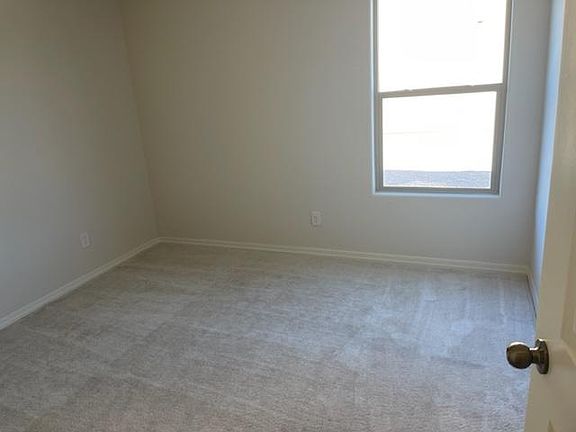 4th image of 559 Holly St