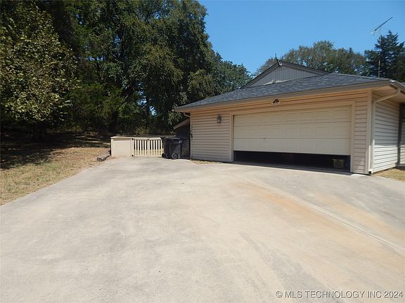 4th image of 38 Valley View Dr