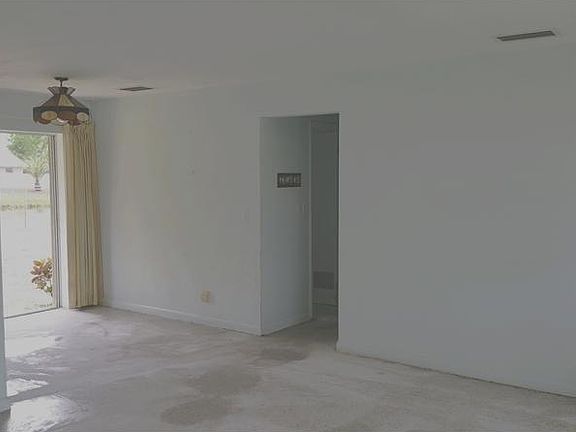 3rd image of 9211 SW 49th Pl