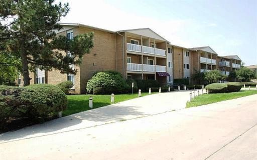 1st image of 910 Beau Dr Unit 104