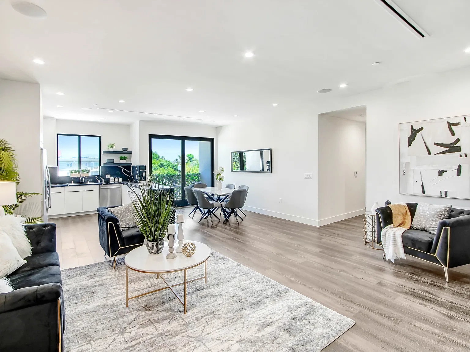 2 bed, 1200 sqft, $3,780 — Photo 4
