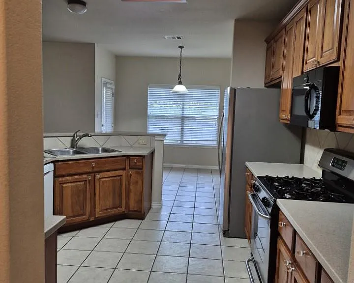 808 Busleigh Castle Way — Photo 8