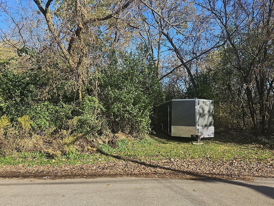 2nd image of 23 S Pistakee Lake Rd