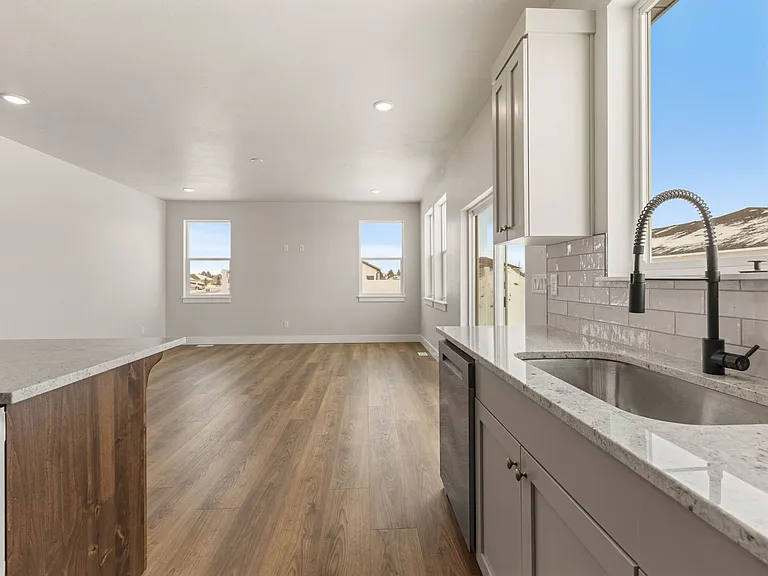 563 S Cutler Ave — Photo 12