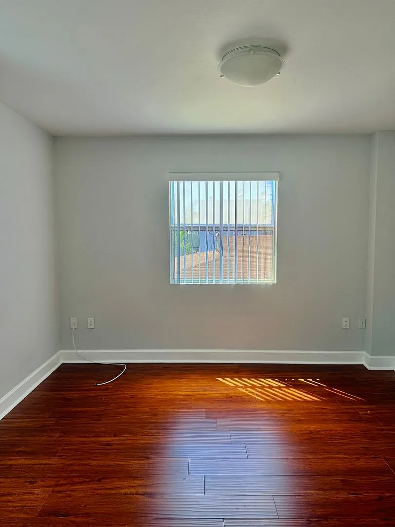 6033 Eleanor Ave — Photo 4