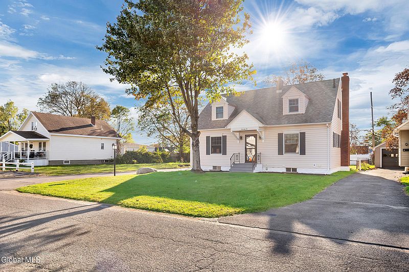 2nd image of 76 Oakdale Avenue