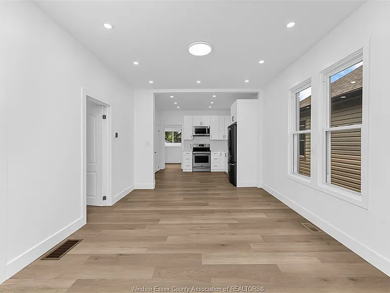 497 McKay Ave — Photo 8