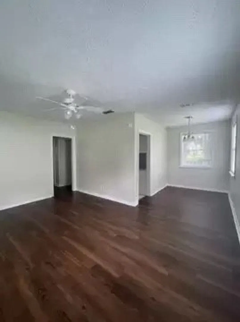 Cute 3 bedroom 1 bath brick home! — Photo 2