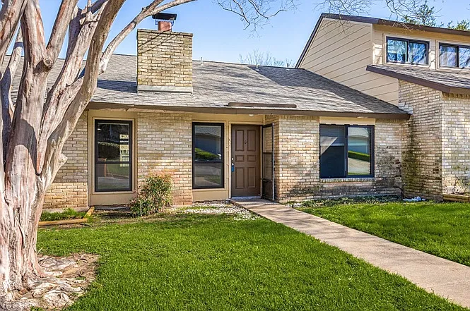 Building Photo - 8235 Summer Side Dr