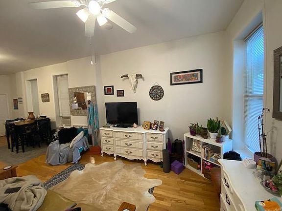 4th image of 1737 W Erie St APT 1r