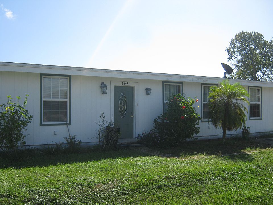 1st image of 209 10th St