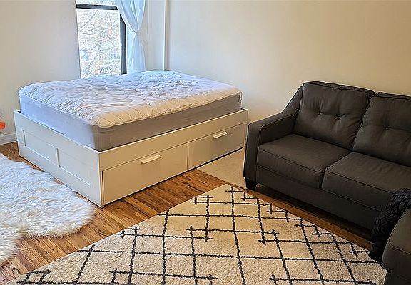 3rd image of 1667 1st Ave #3E