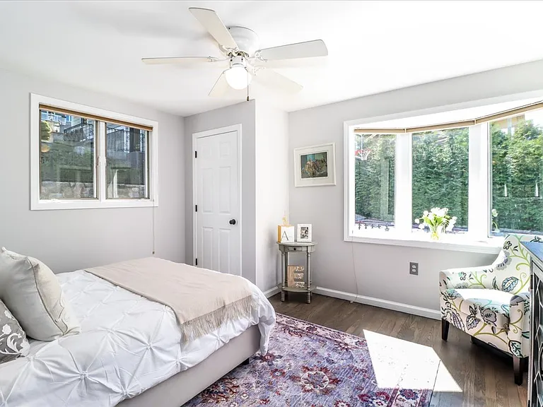 51 S Lake Shore Dr — Photo 32