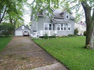 1620 Tappan St, Woodstock, IL 60098