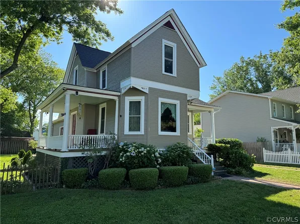 921 Lee St, West Point, VA 23181