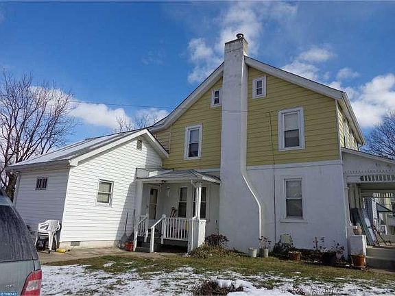 3rd image of 215 E South St