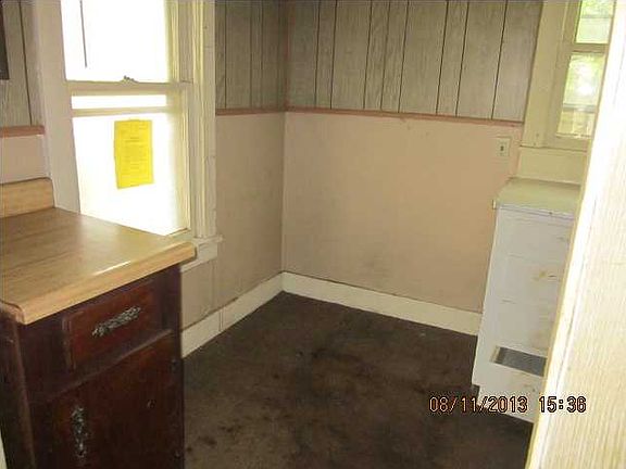 5th image of 628 E 1st St