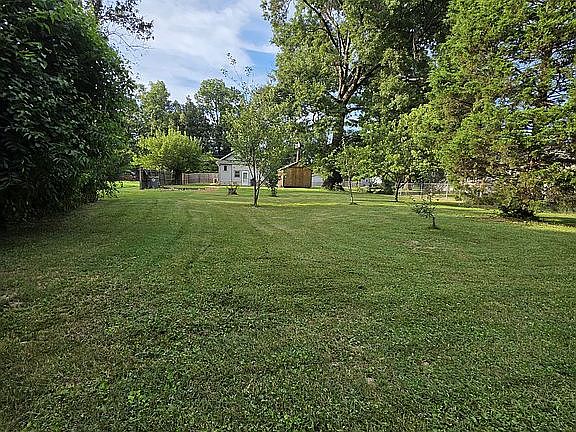 5th image of 2043 E Riverside Dr