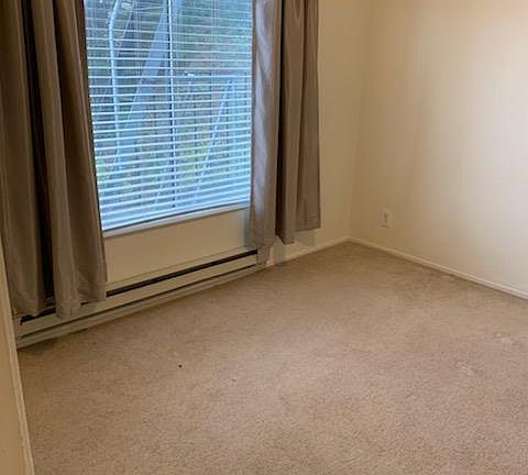 3rd image of 375 Carl St APT 4