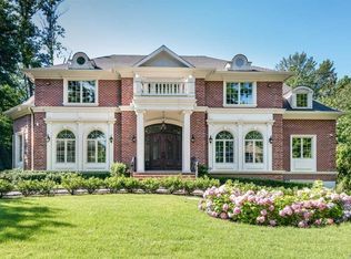 26 Henhawk Rd, Kings Point, NY 11024