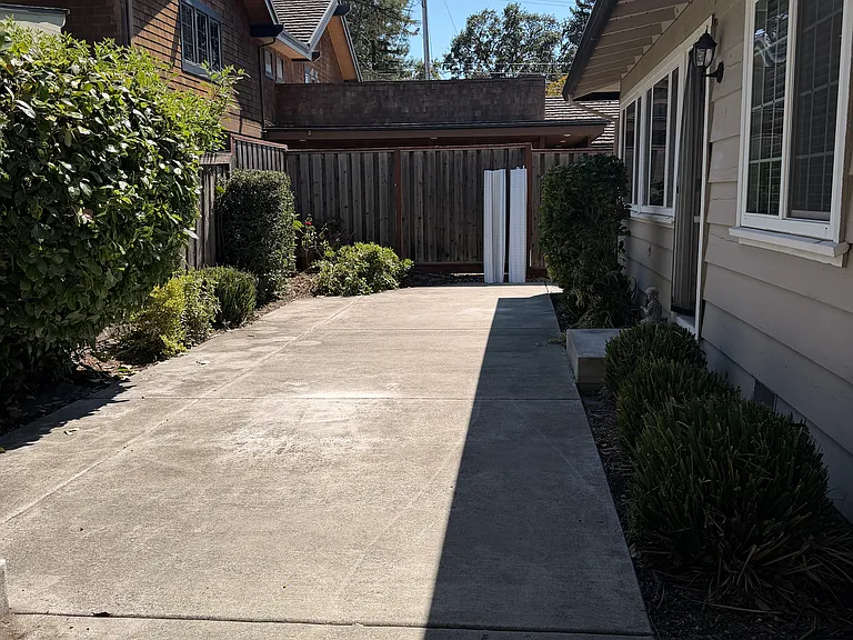 1906 Diamond Ct — Photo 35