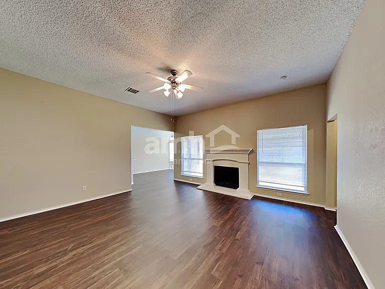 904 Crowder Dr — Photo 8