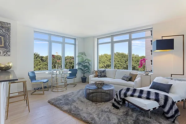 Rented by Red Apple Group | media 21