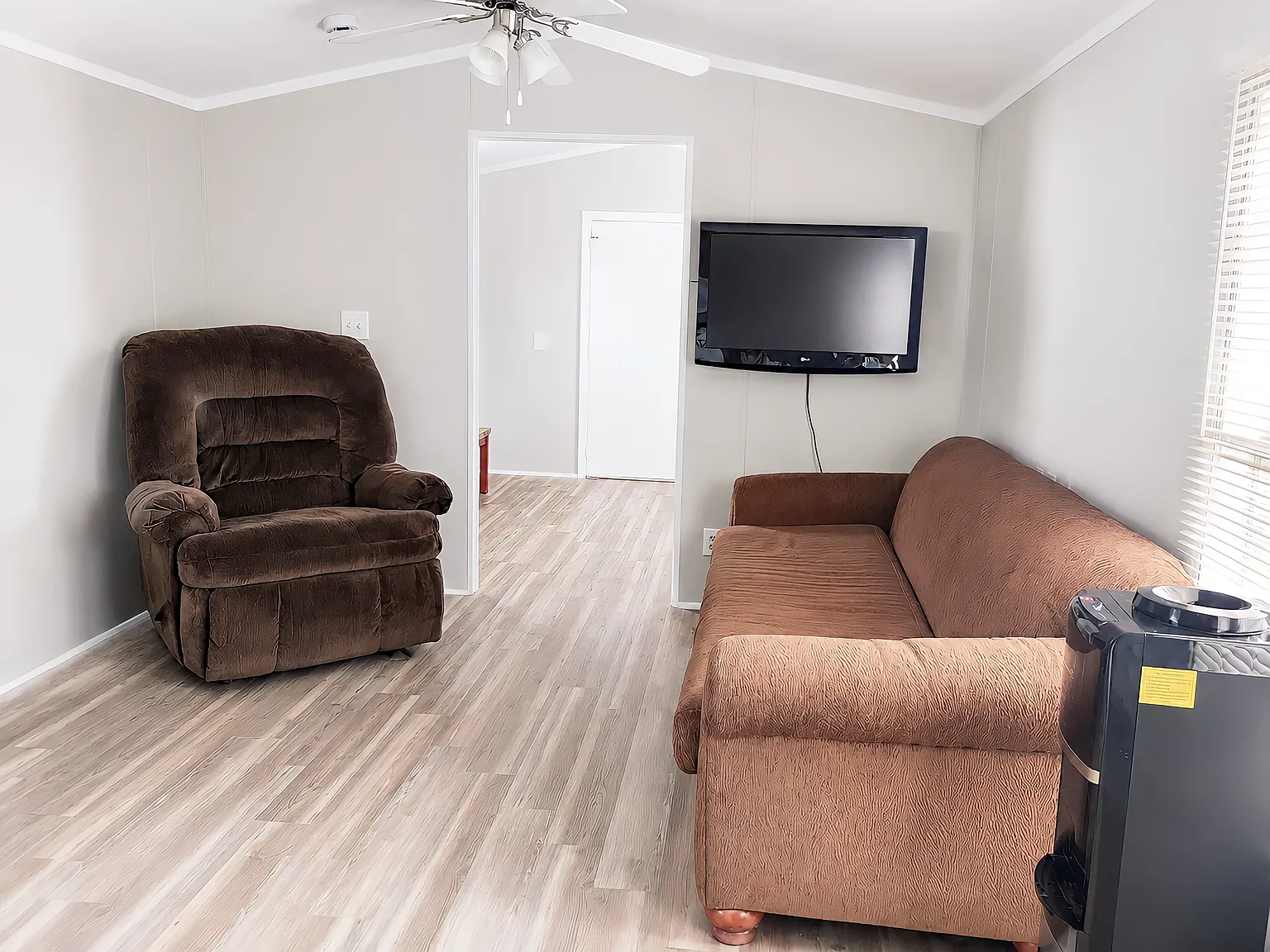 2 bed, 576 sqft, $725 — Photo 2