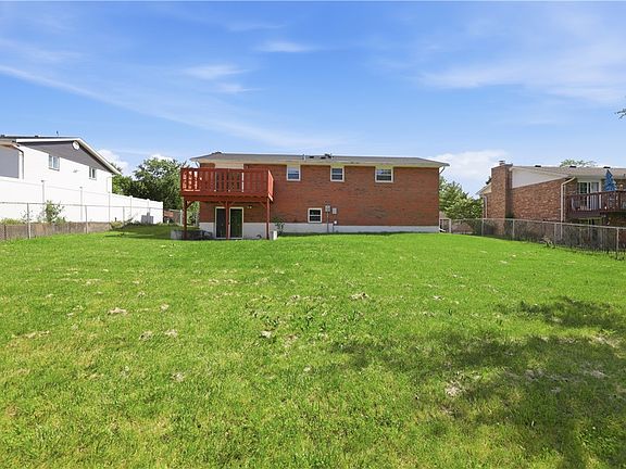 2nd image of 811 Victoria Dr