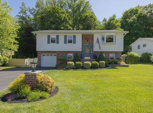 6 Lighthouse Court, Tomkins Cove, NY 10986