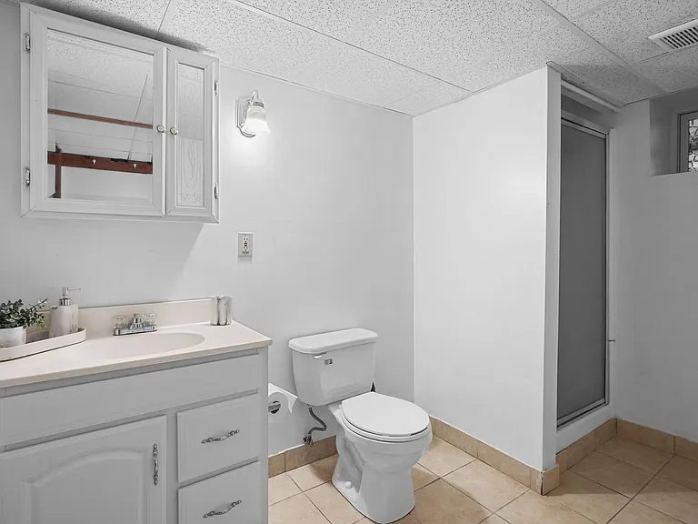 164 Hadley St #1 — Photo 32