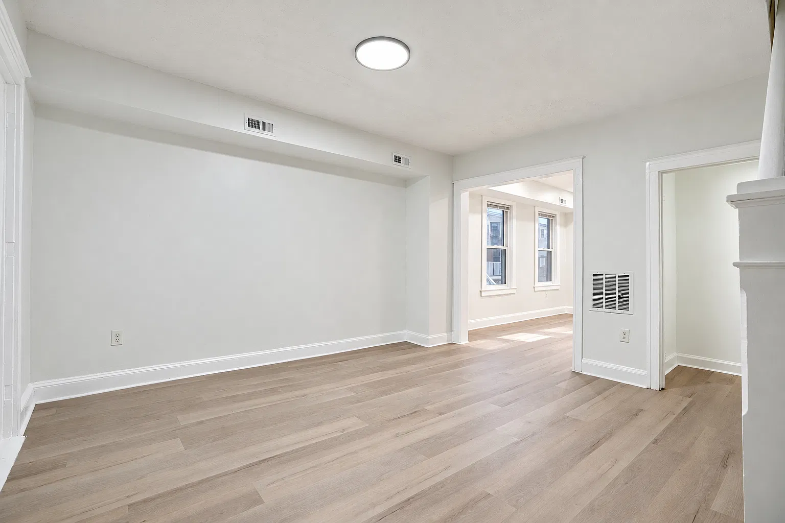 4 bed, $1,800 — Photo 3