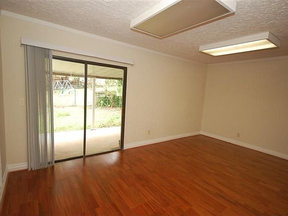 4th image of 3617 Oakmont Ave