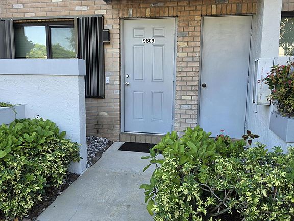 2nd image of 9809 RIVERSIDE Drive #51-5