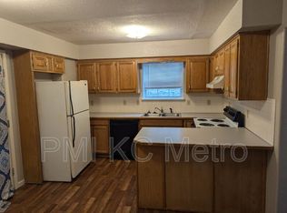 15811 E 20th St S, Independence, MO 64050