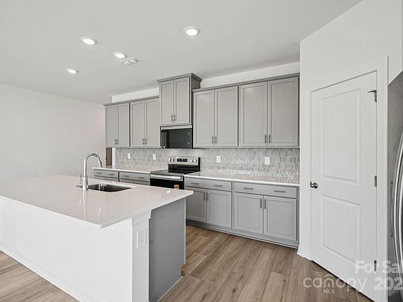 5th image of 110 Pantego Ln