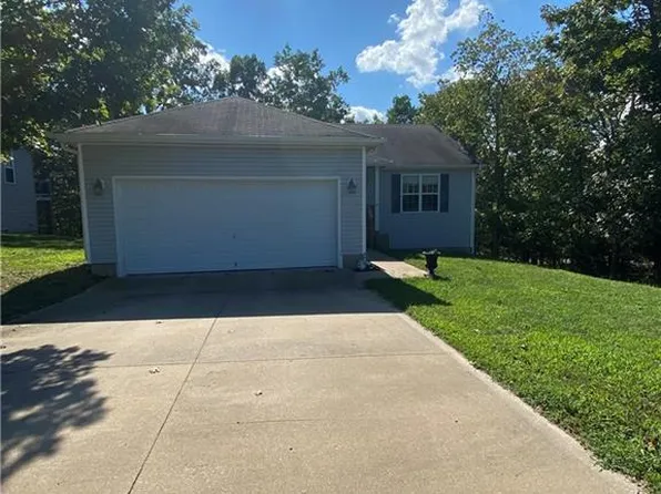 396 Bittersweet Rd, Lake Ozark, MO 65049