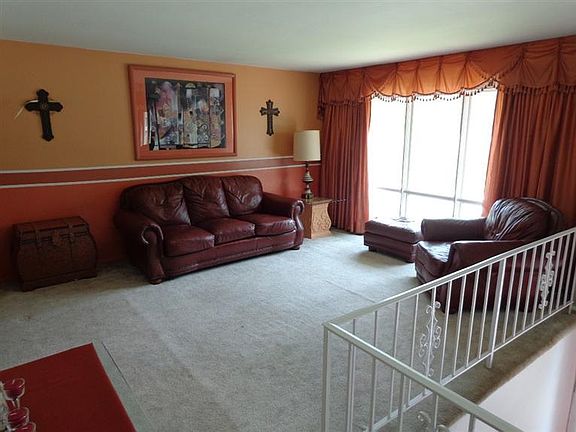 3rd image of 6046 Taft Pl