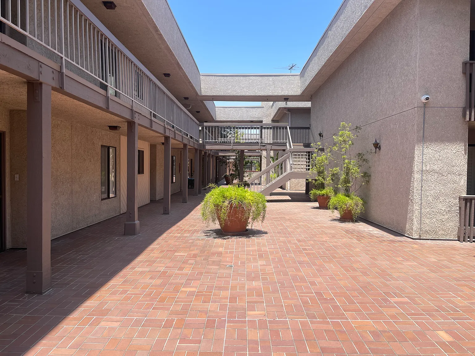2 bed, 1.5 bath, 979 sqft, $2,895 — Photo 2