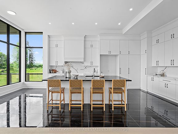 3rd image of 2 Sugarbush Ct