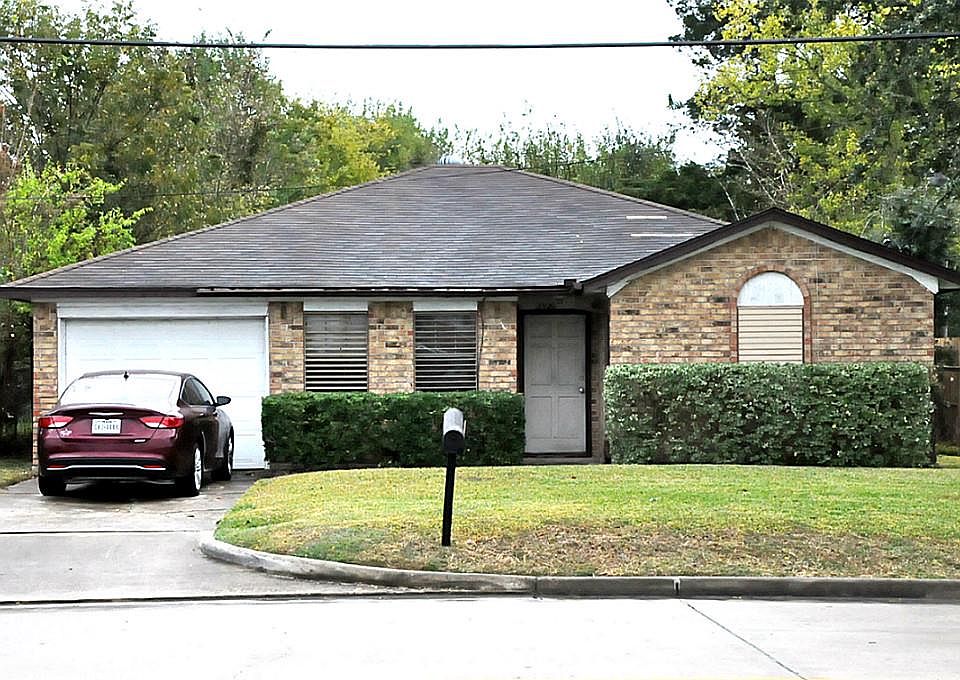 1st image of 2320 25th St N