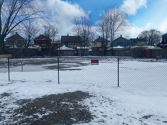 5th image of 45 Riverside Dr