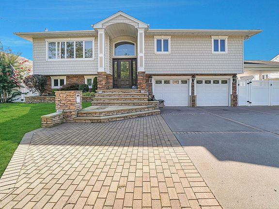 2nd image of 266 Seaford Ave