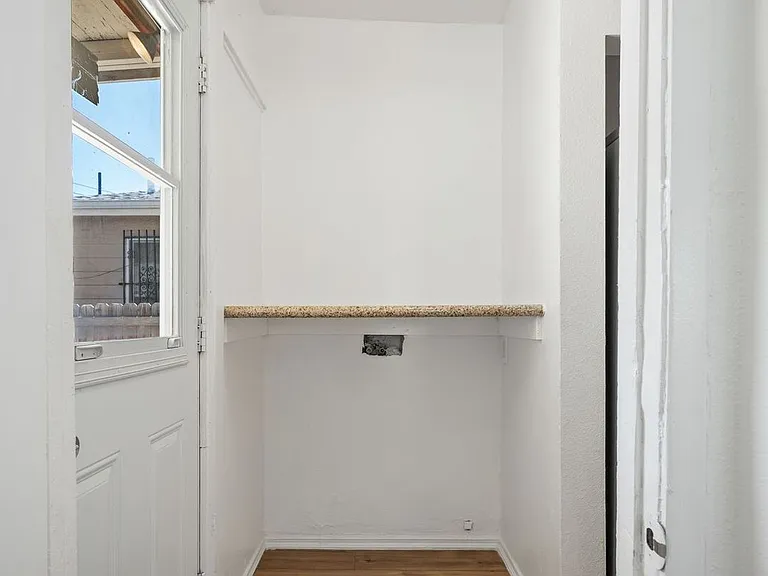 1418 W 69th St — Photo 22
