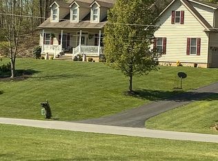 127 Riverview Ln, Beckley, WV 25801