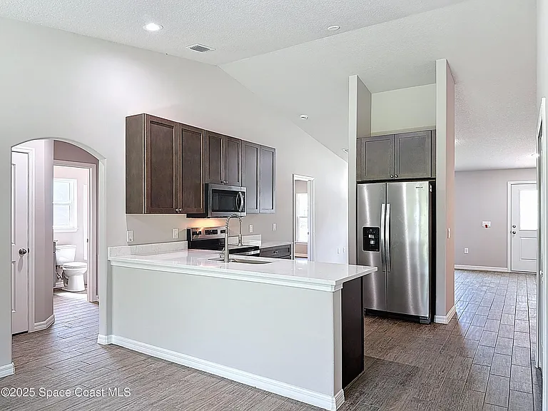144 Roosevelt St — Photo 13
