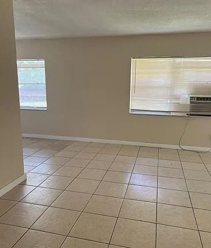 513 Southwest 2nd Court, Unit 3 — Photo 2